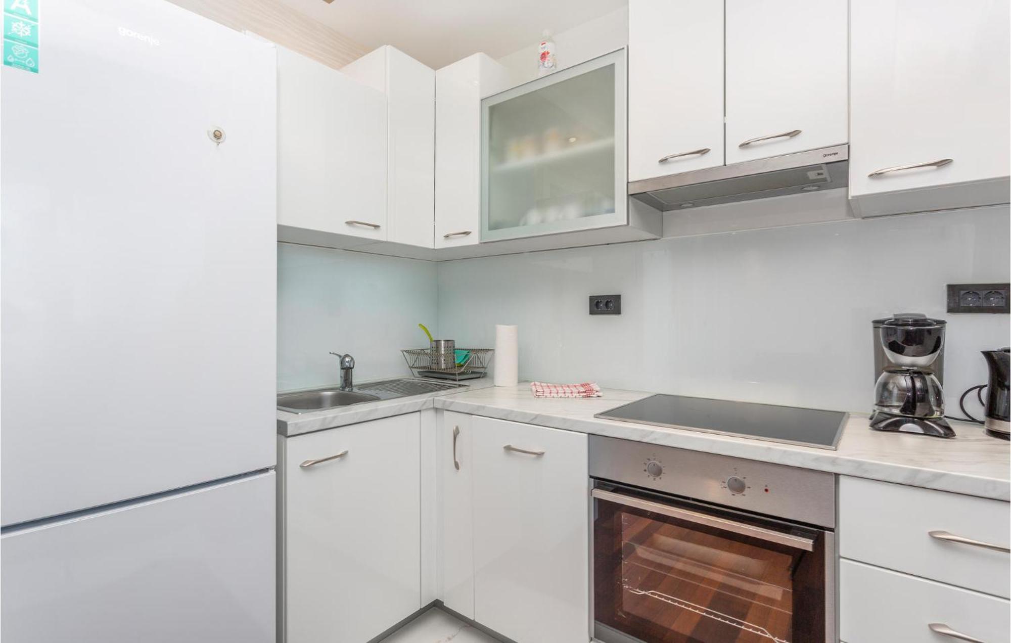 Stunning Apartment In Malinska With Kitchen Extérieur photo